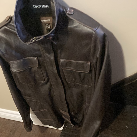 Danier Leather jacket beautiful soft leather dark brown size medium - Picture 5 of 11